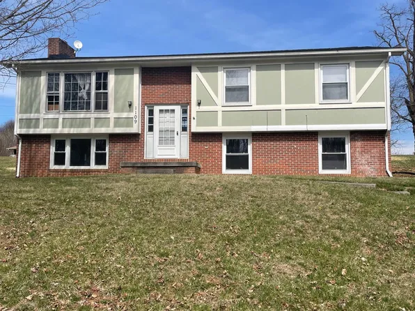 1109 Memorial Dr, Pulaski, VA 24301
