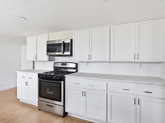 4th image of 4 Townsend St