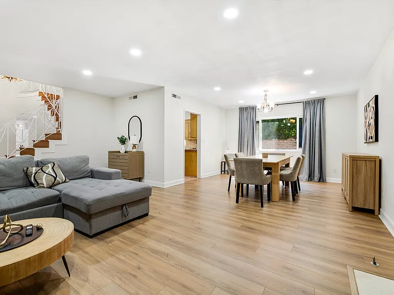 5400 Nagle Ave — Photo 13