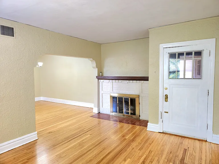 7208 Forsyth Blvd — Photo 11