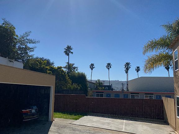 5th image of 714 S Pacific Coast Hwy APT D