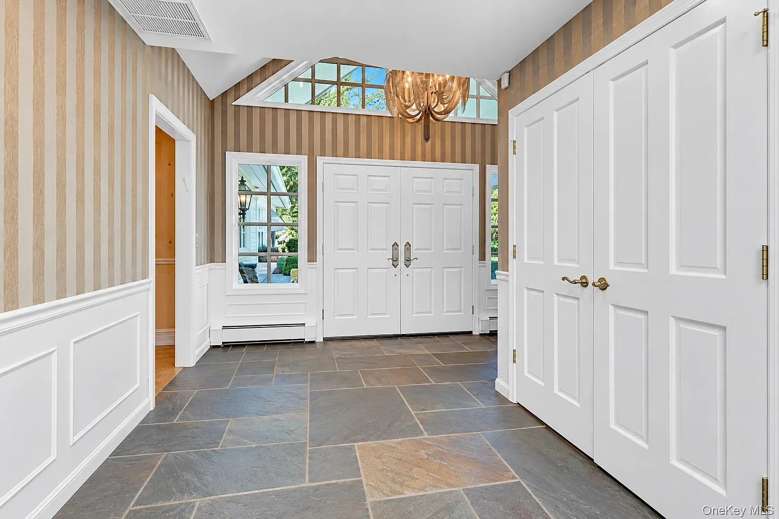 5 bed, 3.0 bath, 2756 sqft, $12,000 — Photo 3
