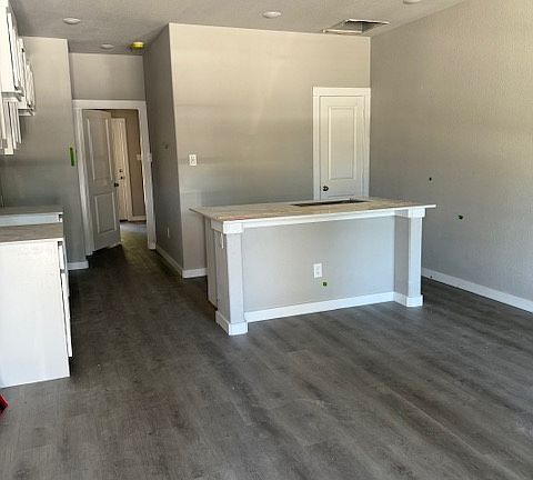 4th image of 600 Gladys St #5