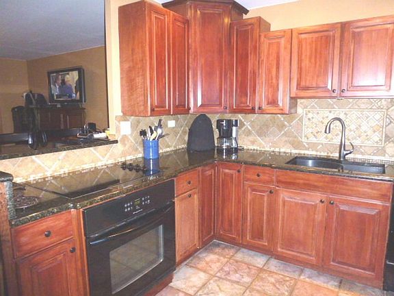 4th image of 2807 Jonquil Ln