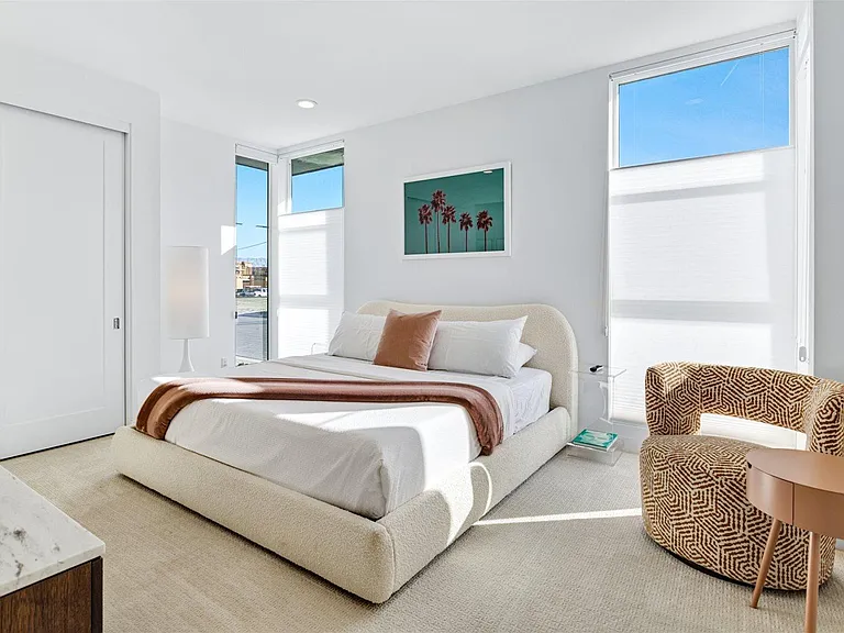 Taylor Dr — Photo 15