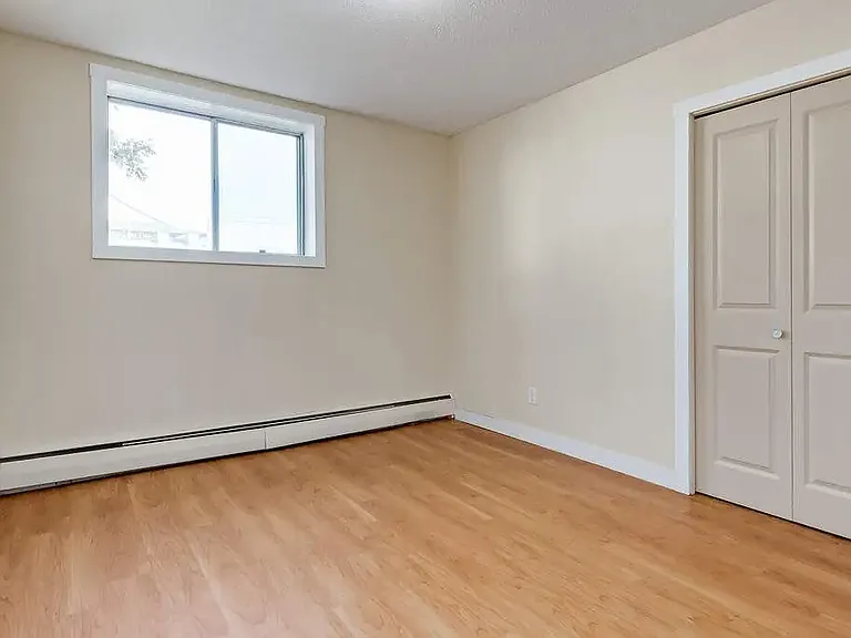 510 Robert St E — Photo 21