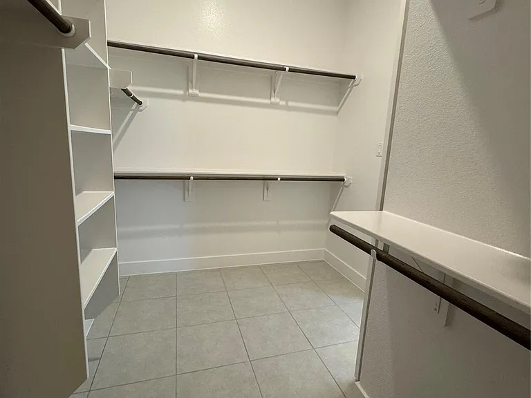 7129 Carriage Light Dr — Photo 30