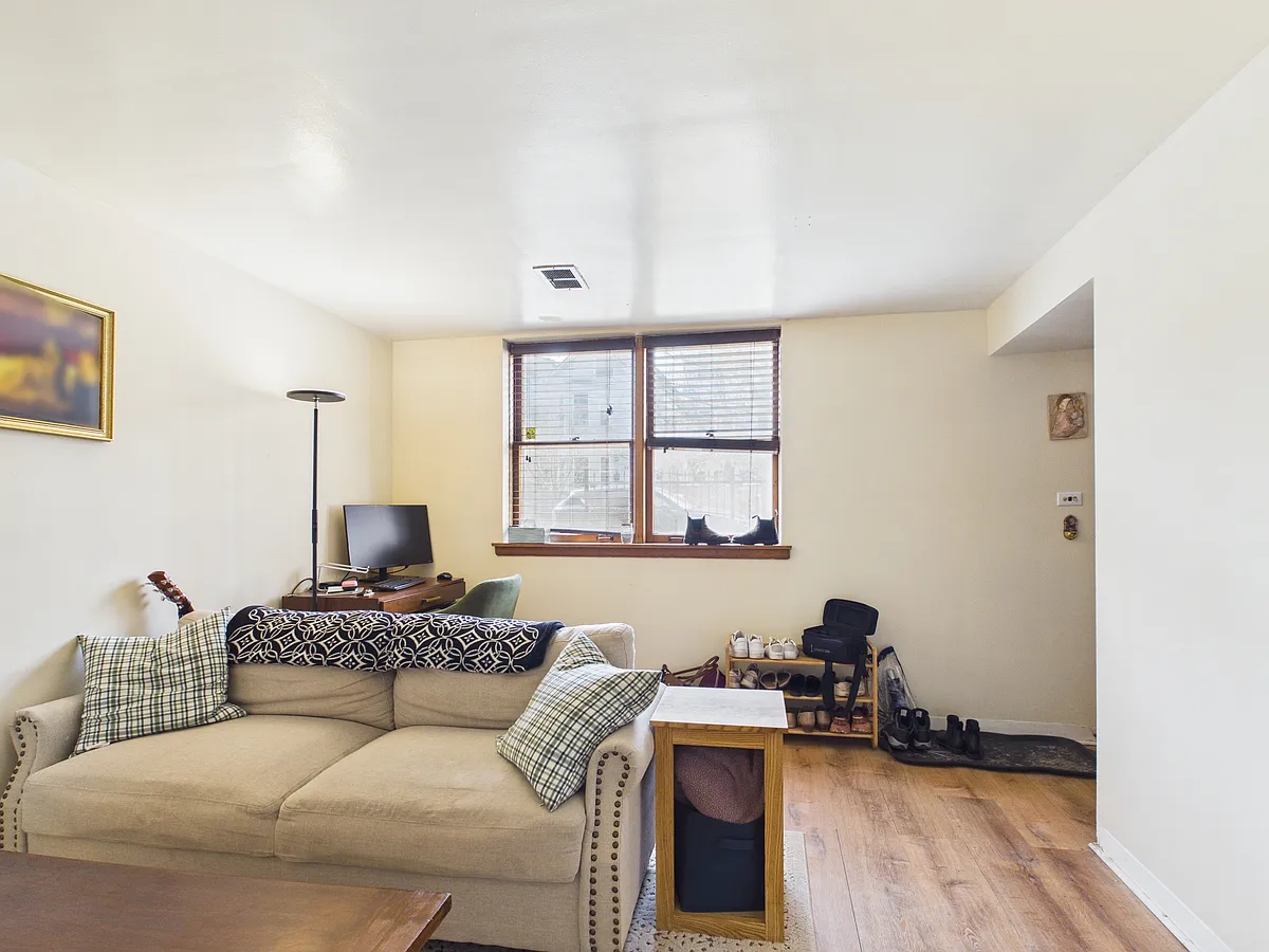 Building Photo - 3043 N Southport Ave #G