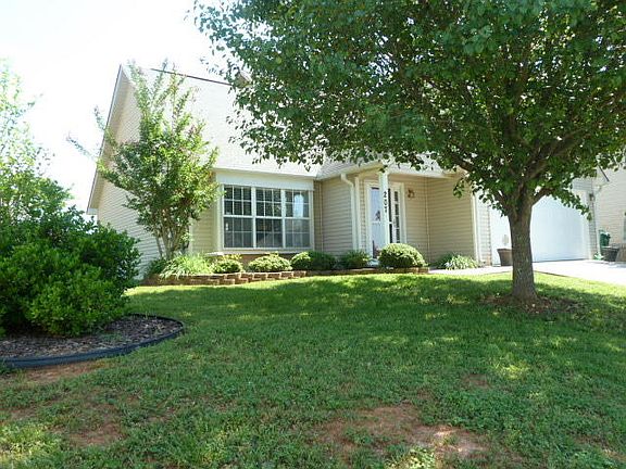2nd image of 207 Dogwood Glen Ln