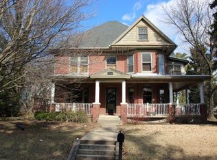 1051 E Main St, New Holland, PA 17557