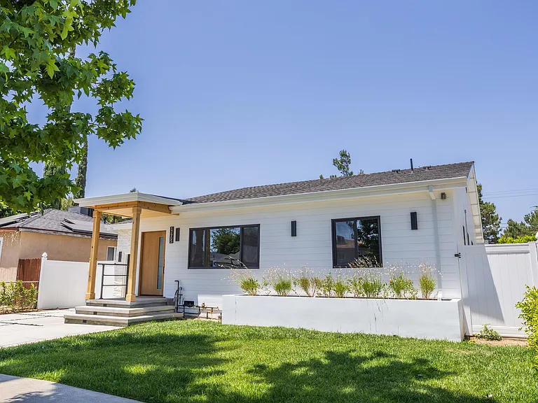 17905 Bullock St — Photo 4