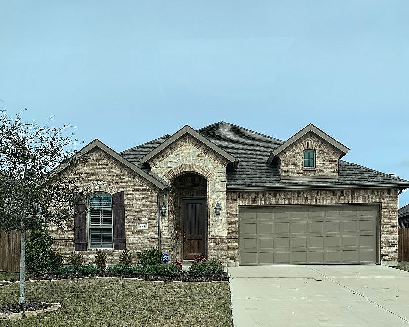 1st image of 227 Dakota Dr