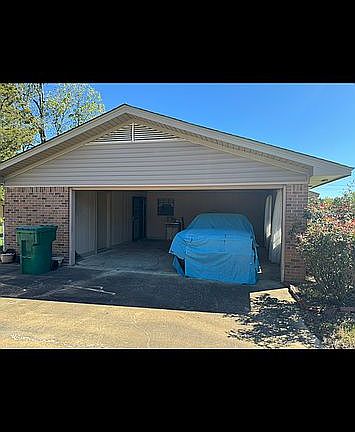 Dbl garage/attached storage