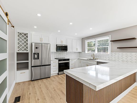 5th image of 204 Woodfield Ave