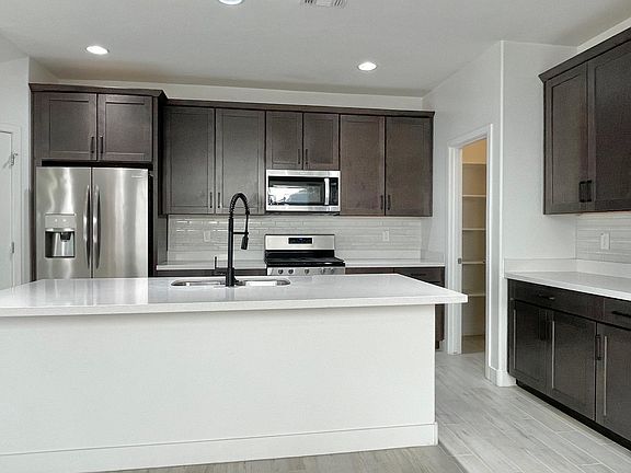 5th image of 2034 W Desert Hollow Dr