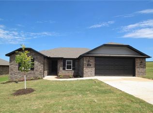 100 Kindley Ct, Gravette, AR 72736