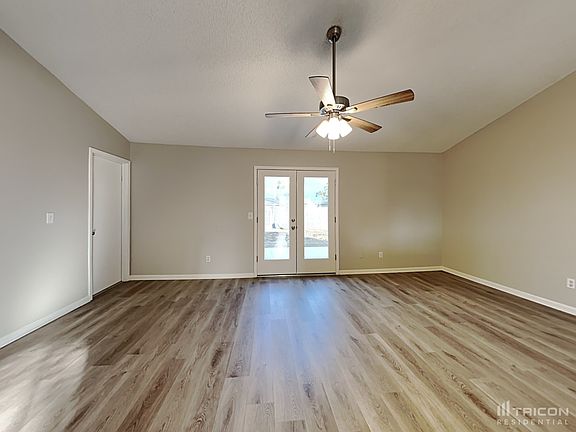 2nd image of 2958 Russell Oaks Dr
