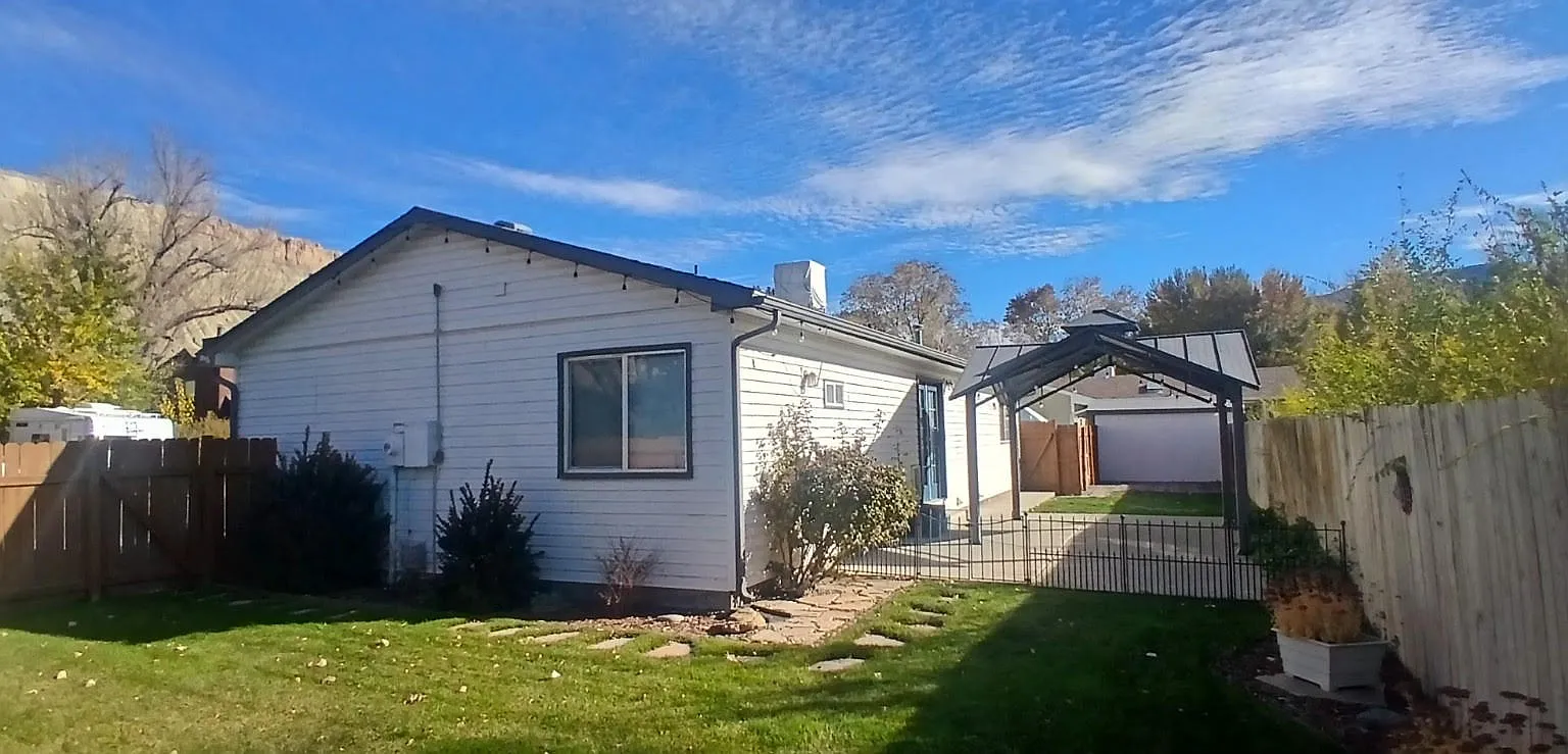 4 bed, 1248 sqft, $2,350 — Photo 2