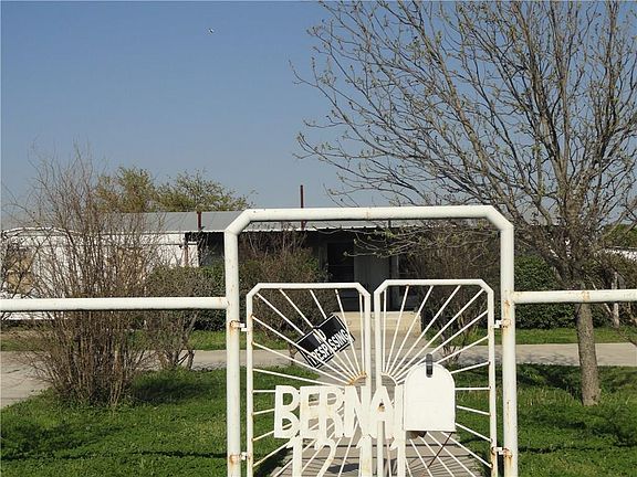 3rd image of 1211 County Road 214