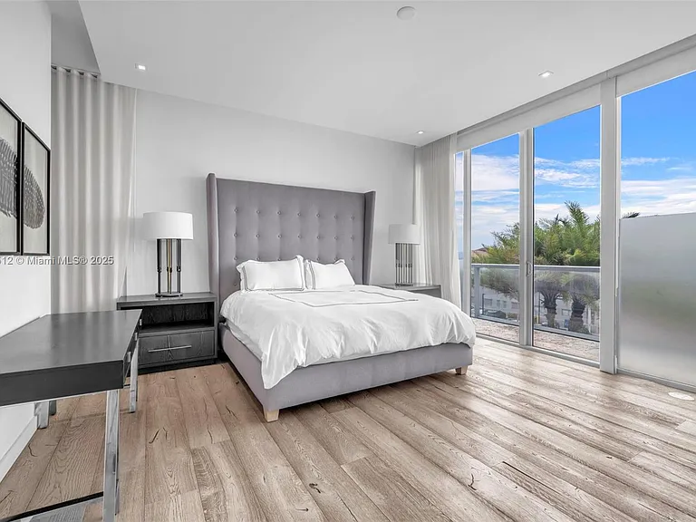 9501 Collins Ave #1 — Photo 32