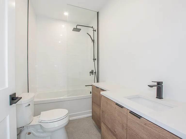 6151 Churchill St — Photo 14