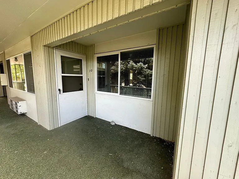 401 S Holly St — Photo 14