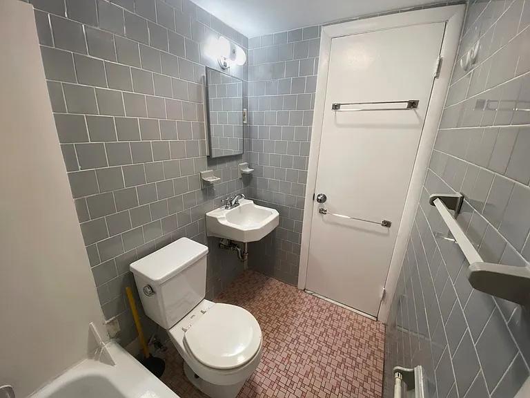 27 Phillips St #5 — Photo 9