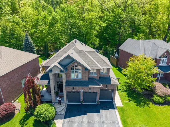 27 Bell Ave, Grimsby, ON L3M 1B2