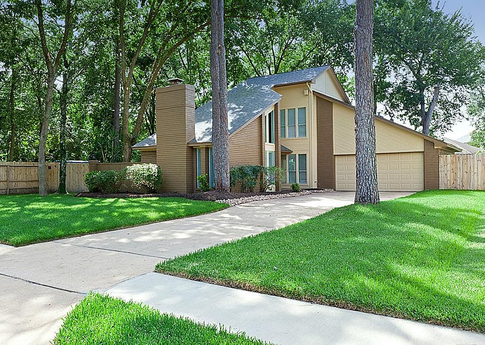 1st image of 2704 Pine Cone Ln