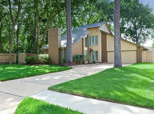 2704 Pine Cone Ln, Pearland, TX 77581