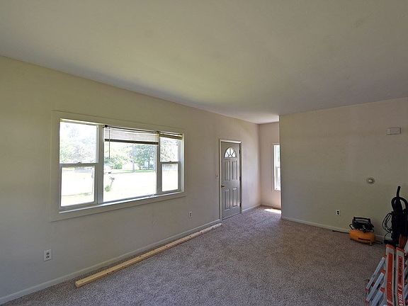 5th image of 3297 S Main St
