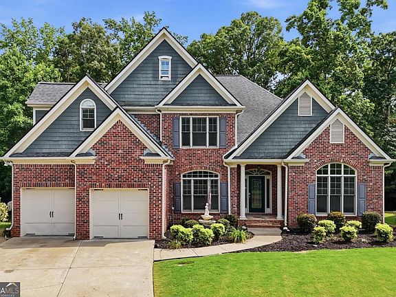 2nd image of 715 Crescent Cir