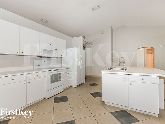 5th image of 2452 SE Sapelo Ave