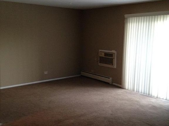 3rd image of 941 N River Dr APT 209