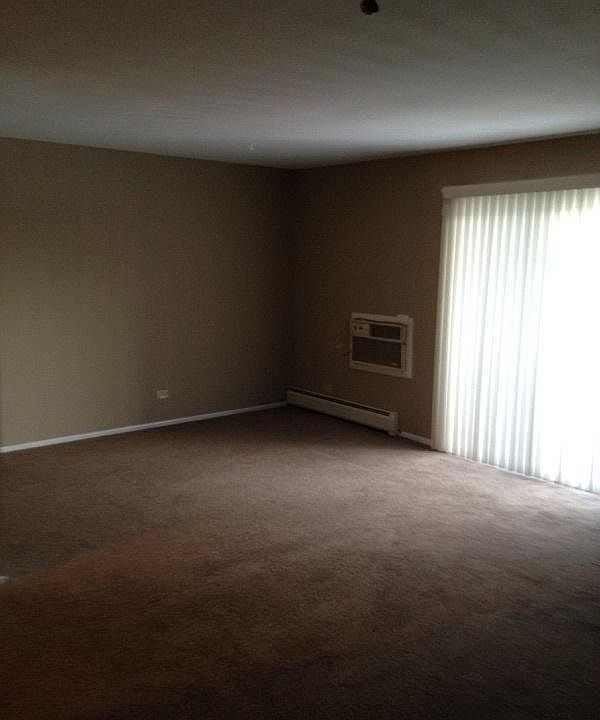 1st image of 941 N River Dr APT 101