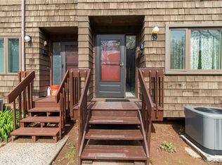 12 Towne House Rd UNIT 12, Hamden, CT 06514