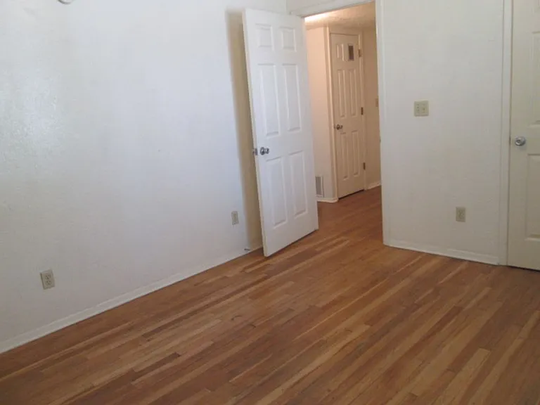 1507 Georgia St — Photo 8