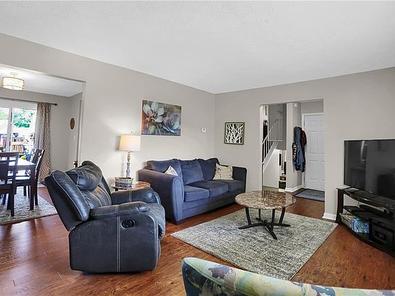 3rd image of 4729 Whirlaway Dr