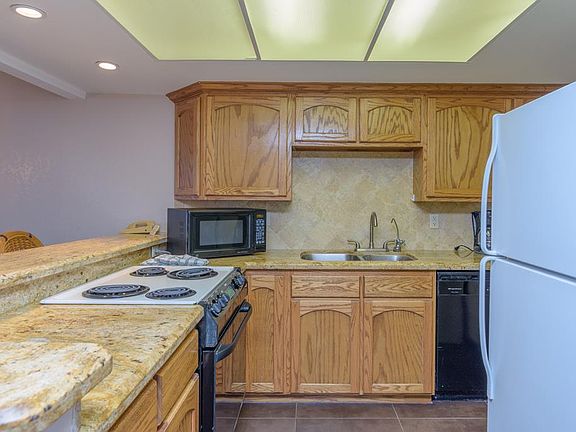 4th image of 500 Padre Blvd #708