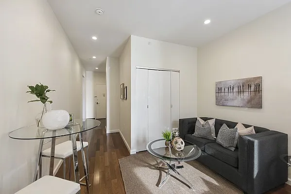 Rented by Level Group | media 28