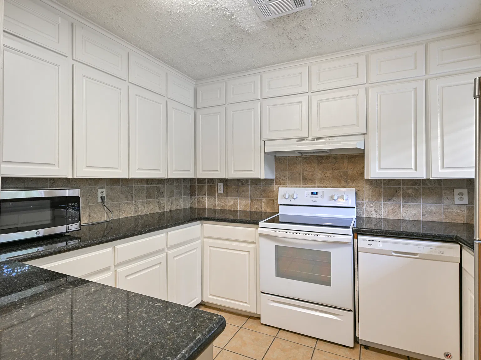 4 bed, 1676 sqft, $3,000 — Photo 4