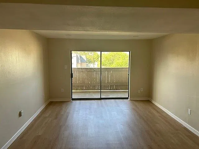 3 bed, 2.0 bath, 1274 sqft, $1,695 — Photo 3