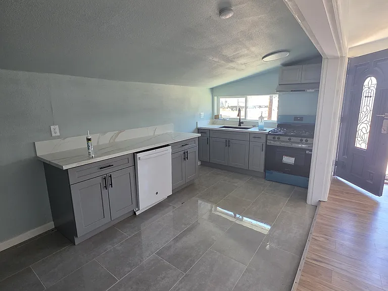 33930 Mission Trl — Photo 8