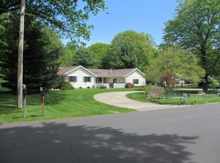 18585 Iroquois Dr, Spring Lake, MI 49456