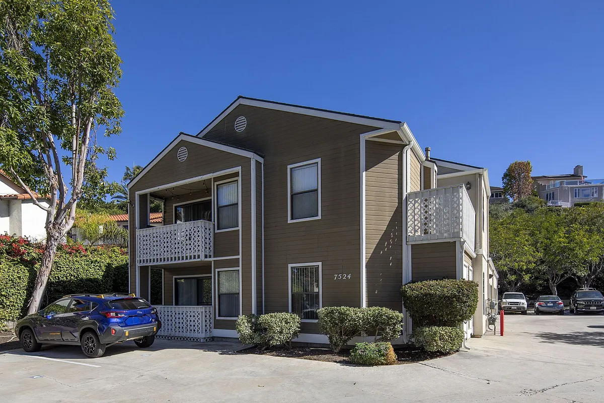 Building Photo - La Costa 15