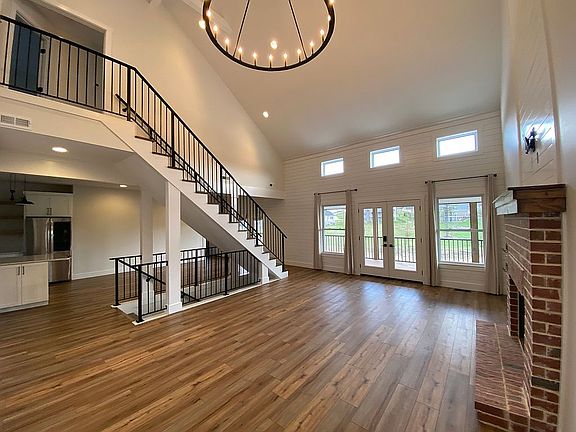 3rd image of 380 Cherokee Cv