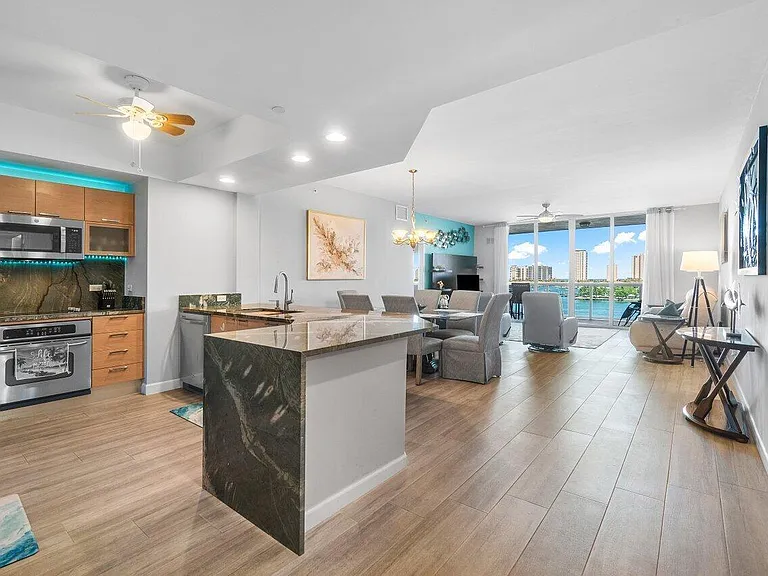 2640 Lake Shore Dr #711 — Photo 17