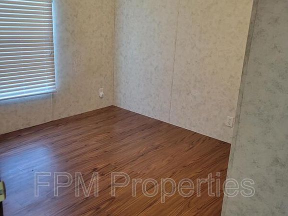 5th image of 205 Vintage Oak Cir