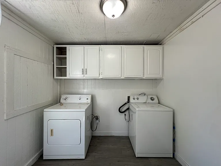 1347 N Gale St — Photo 23