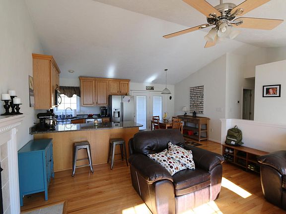 4th image of 2515 Fountain Ln
